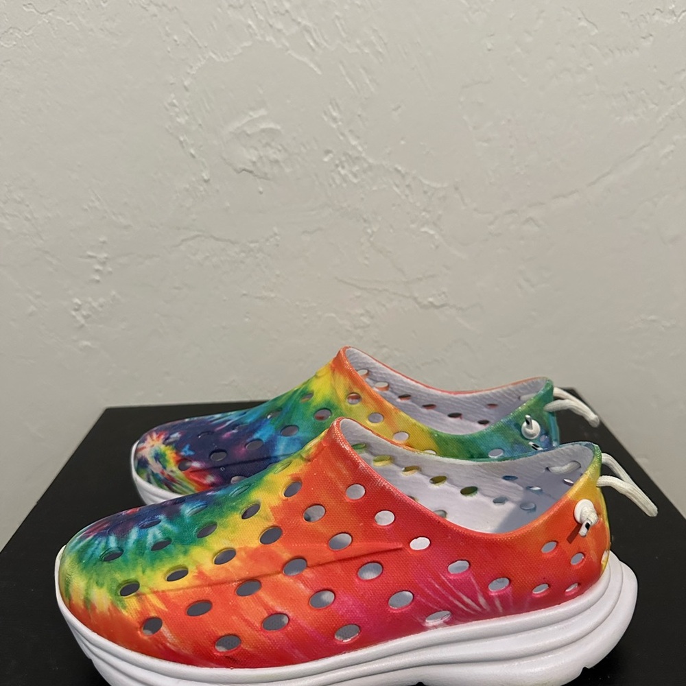 Vibrant Tie-Dye Women's Sandals - Picture 3 of 8